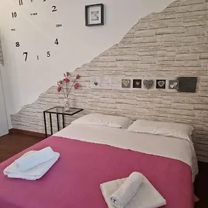 https://a-casa-di-delia.it-romehotels.com